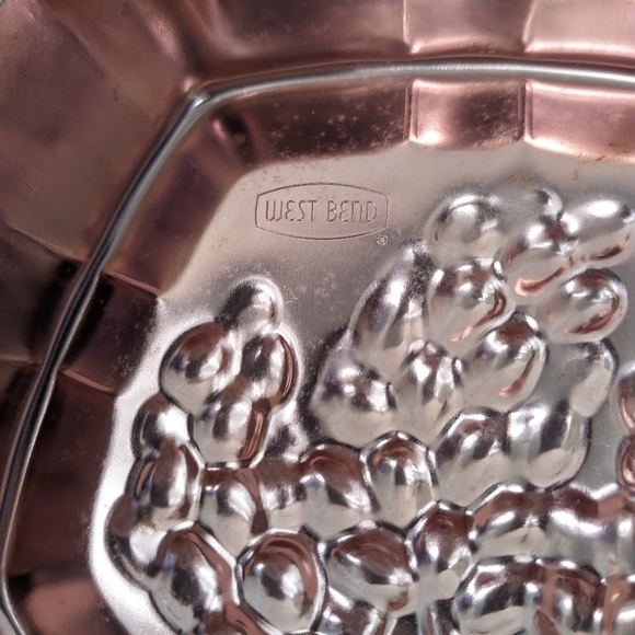 Vintage West Bend Copper Grapes Wall Decor - Picture 5 of 6